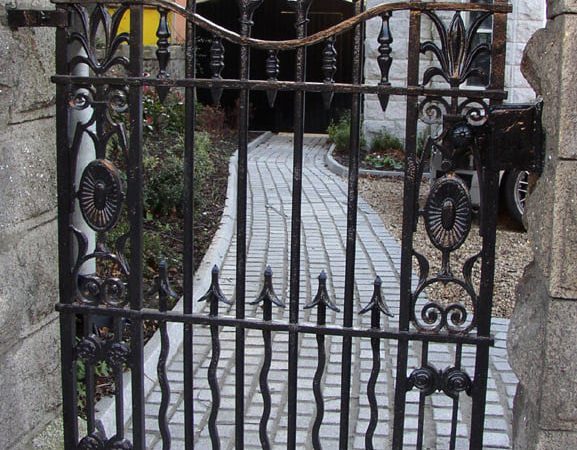 Ashgrove House | Entrance Gate
